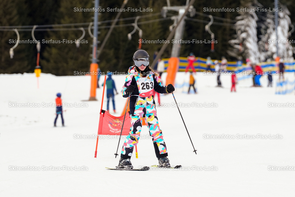 SRF_02.01.2026_0399 | Skirennfotos,Serfaus,Fiss,Ladis,Kinderskirennen,Winter,Tirol,Oberland,skirace,SFL,feelfree,weil wir's genießen,ski,Ski,skifahren,Sonnenplateau, - Realisiert mit Pictrs.com