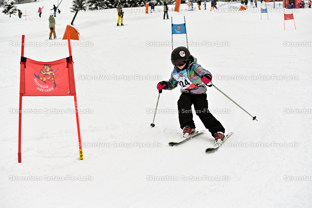 SRF_20.02.2026_1229 | Skirennfotos,Serfaus,Fiss,Ladis,Kinderskirennen,Winter,Tirol,Oberland,skirace,SFL,feelfree,weil wir's genießen,ski,Ski,skifahren,Sonnenplateau, - Realisiert mit Pictrs.com