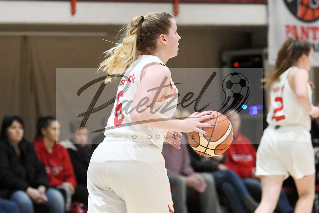20200126_OSCTGN_0046 | Basketball, Juniorinnen: Tessa Strompen (OSC Junior Panthers) in Aktion, am Ball, Einzelaktion beim Spiel der WNBL zwischen OSC Junior Panthers vs. TG Neuss Junior Tigers am 26.01.2020 im Panthers Dome in Osnabrück, Deutschland.(Foto von Nico Paetzel) - Realisiert mit Pictrs.com