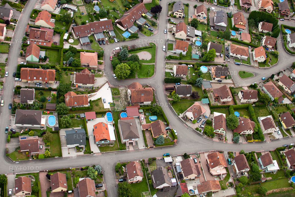 Luftbild: Ortsansicht in Drusenheim im Bundesland Bas-Rhin in Frankreich. Foto: IMG_28828.jpg vom 14.06.2010 durch Werner Riehm/FLY-FOTO.de