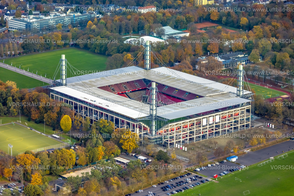 Koeln231100506RheinEnergieSTADION | Luftbild, Bundesligastadion RheinEnergieStadion
des 1. FC Köln, ehemals Müngersdorfer Stadion Fußballplatz und Trainingsplätze umgeben von herbstlichen Laubbäumen, Müngersdorf, Köln, Rheinland, Nordrhein-Westfalen, Deutschland