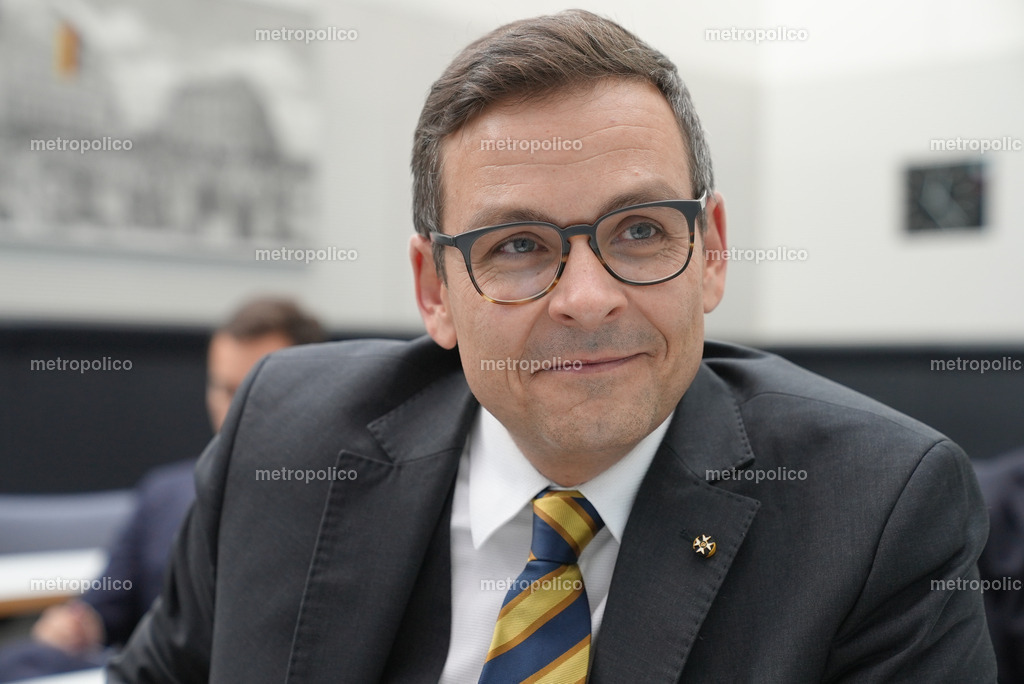 Gerald Grosz (6) | Metropolico