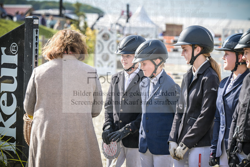 DOS_0030 | Entdecke hochwertige Reitturnierfotos von Foto Oger. Professionell, emotional und authentisch – jetzt Lieblingsmomente im Shop bestellen.Deutschlandweite Turnierfotografie. - Realisiert mit Pictrs.com