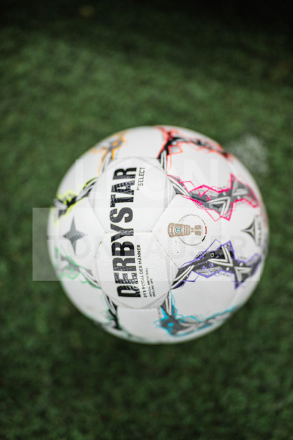 DFB-Pokal: HEBC - Borussia Dortmund, 01.09.2026 | Der offizielle Spielball von Derbystar (Select) im DFB-Pokal, Branding; Fußball, DFB-Pokal, 1. Runde: HEBC vs. Borussia Dortmund am 01.09.2026 im Volksparkstadion, HamburgDFB REGULATIONS PROHIBIT ANY USE OF PHOTOGRAPHS AS IMAGE SEQUENCES AND/OR QUASI-VIDEO. - Realisiert mit Pictrs.com