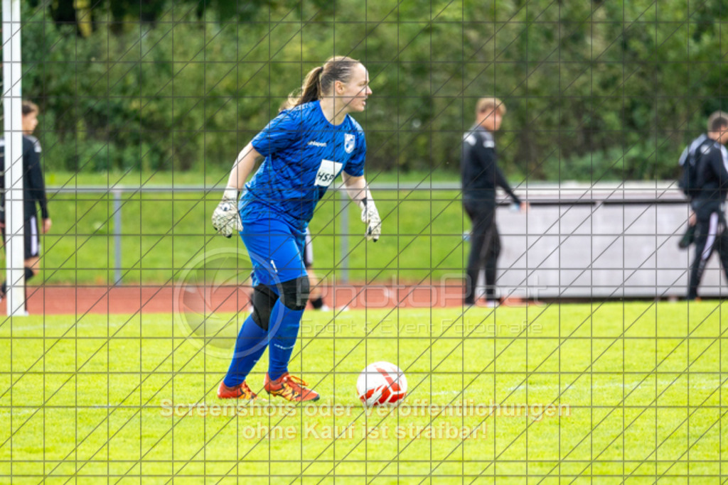20250928_144641_0659 | #,1.FC Donzdorf (schwarz) vs. TV Derendingen (rot), Fussball, Frauen-Verbandsliga Württemberg, 03. Spieltag, Saison 2025/2026, Rasenplatz Lautertal Stadion, Süßener Straße 16, 73072 Donzdorf, 28.09.2025 - 13:00 Uhr,Foto: PhotoPeet-Sportfotografie/Peter Harich