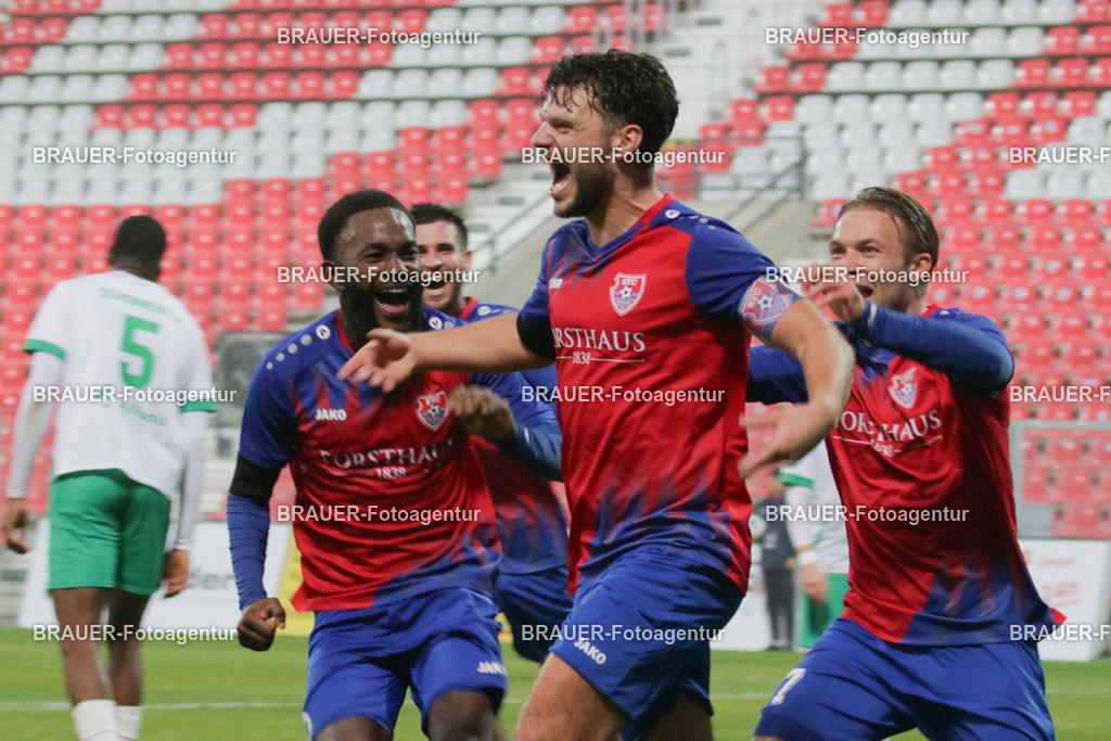 15.11.2025 KFC Uerdingen - SPVG Schonnebeck | Krefeld, Deutschland, 15.11.2025: Ole Pägffgen (KFC Uerdingen) jubelt nach seinem Siegtreffer während des Oberliga Niederrhein Spiels zwischen KFC Uerdingen  - Spvg Essen Schonnebeck am 15.11. 2025 im Krefelder Grotenburg - Stadion in Krefeld, Deutschland. (Foto Ralph Görtz / Brauer-Fotoagentur)