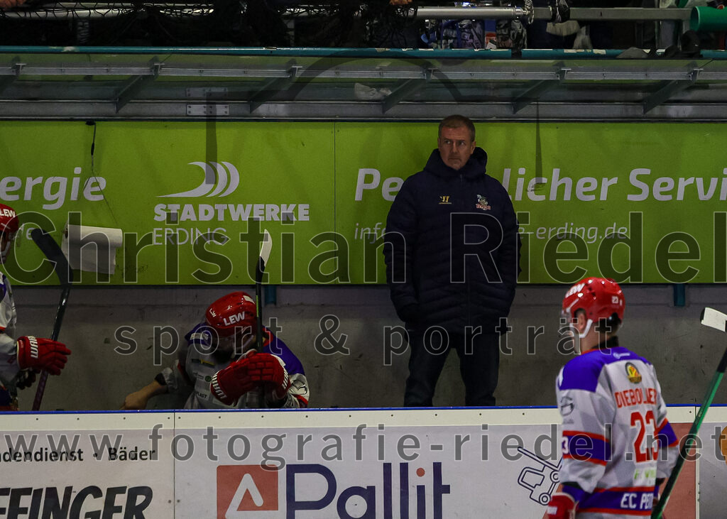 2025-11-30_042_TSV_Erding_gegen_EC_Peiting | Erding, Deutschland, 30.11.2025:Eishockey, Oberliga Süd 2025 / 2026, 22. Spieltag, TSV Erding gegen EC Peiting, Endergebnis: 5:1Foto: Christian Riedel / fotografie-riedel.net