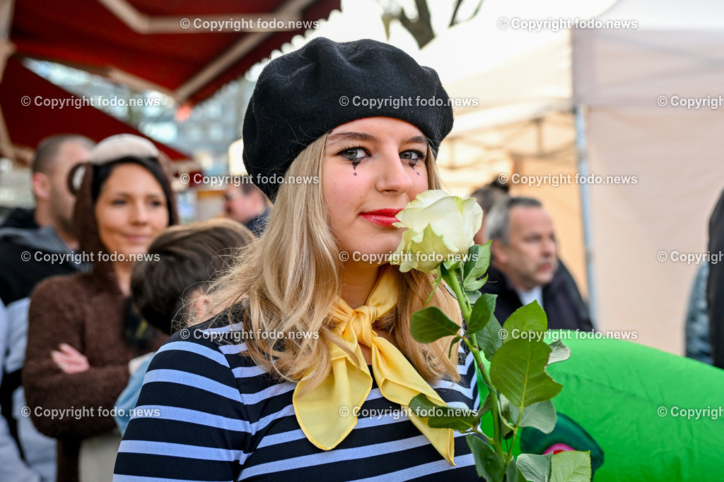 Suedbahnhofmarkt Linz_ Faschingsumzug 2024_ 10.02.2024-19 | 10.02.2024, Linz, AUT, Suedbahnhofmarkt, Faschingsumzug 2024, im Bild Ebelsberger Faschingsgilde, Umzug, Musik, Masken, maskiert, Krapfen, Verkleidungen, Prinzenpaar