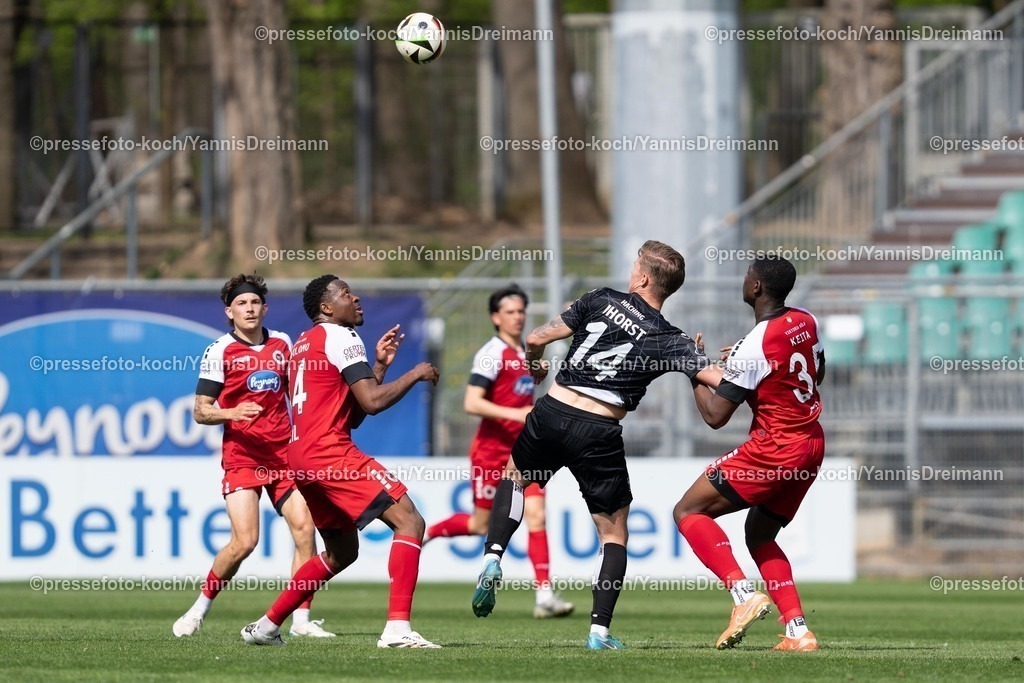 xydr05042501018 | 05.04.2025, xydrx, Fußball, Viktoria Köln - SpVgg Unterhaching , 3.Liga, Sportpark Höhenberg, Saison 2024 2025: Enrique Lofolomo (Viktoria Köln #14) und Zoumana Keita (Viktoria Köln #35) im Zweikampf gegen Luc Ihorst (SpVgg Unterhaching #14) DFB regulations prohibit any use of photographs as image sequences and or quasi-video.
