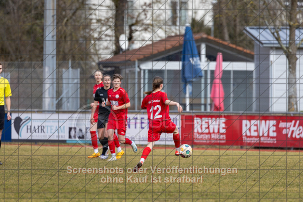 20250223_130858_0026 | #,1.FC Donzdorf (rot) vs. TSV Tettnang (schwarz), Fussball, Frauen-WFV-Pokal Achtelfinale, Saison 2024/2025, Rasenplatz Lautertal Stadion, Süßener Straße 16, 73072 Donzdorf, 23.02.2025 - 13:00 Uhr,Foto: PhotoPeet-Sportfotografie/Peter Harich