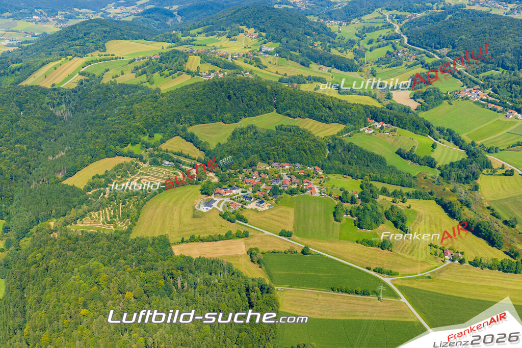 Geschenkidee Kumreut bei Röhrnbach -Die Luftbildaufnahme wurde 2025 vom UL-Flugzeug heraus erstellt ( keine Drohne ) - Hochauflösende Luftaufnahme -Nicht vergleichbar mit Google Maps oder Satelittenbilder- Die Geschenkidee !Mit Lizenz und Bildrechte bestellbar