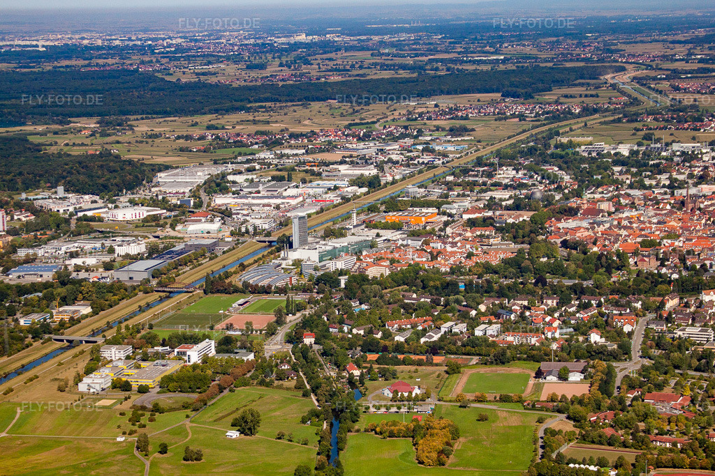 Luftbild: Ortsansicht von Südosten in Offenburg im Bundesland Baden-Württemberg in Deutschland. Foto: IMG_20817.jpg vom 31.08.2009 durch Werner Riehm/FLY-FOTO.de