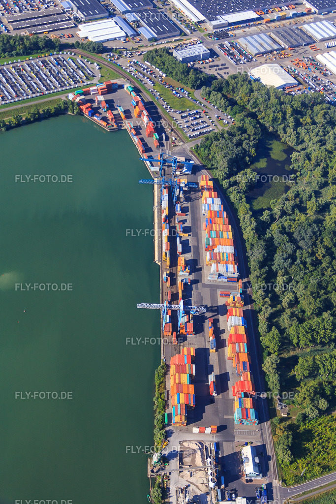 Containerverladung von CONTARGO am Landeshafen Wörth https://www.contargo.net/ | Luftbild: Containerverladung von CONTARGO am Landeshafen Wörth https://www.contargo.net/ im Ortsteil Maximiliansau in Wörth im Bundesland Rheinland-Pfalz in Deutschland. Foto: IMG_093069.jpg vom 13.08.2016 durch Werner Riehm/FLY-FOTO.de - Realisiert mit Pictrs.com