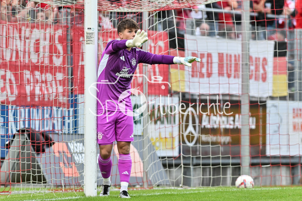 FC Memmingen - FC Bayern Amateure | Professionelle Sportfotos aus den Bereichen Fußball, Eishockey, Handball und vieles mehr. Ob Sieg oder Niederlage