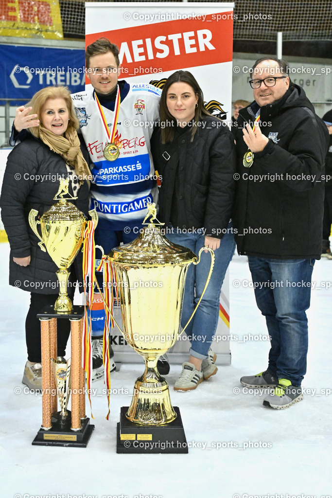 ESC Sparkasse Steindorf Meister 2025/26 | #92 Ratz Patrick ESC Steindorf mit Familie, Sportlicher Leiter ESC Steindorf Armin Ratz, ESC Sparkasse Steindorf Meister 2025/26, ESC Sparkasse Steindorf Meister 2025/26 am 08.03.2026 in Althofen (Stadthalle Althofen), Austria, (Photo by Bernd Stefan)