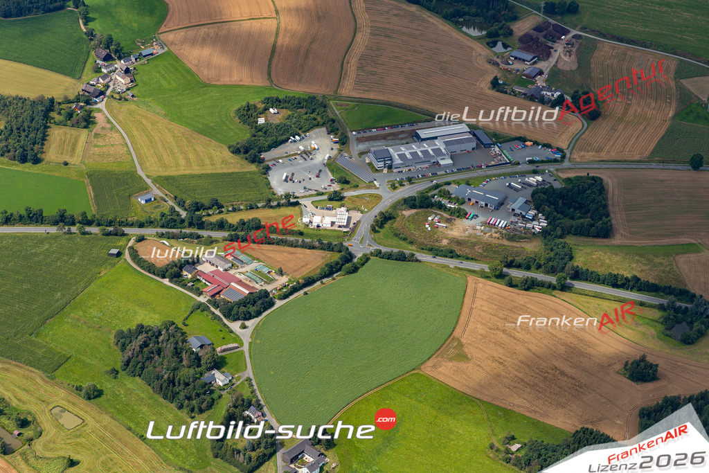 Das Luftbild der Stadt Naila wurde 2021 vom Flugzeug heraus erstellt (keine Drohne) Aufnahmehöhe ca.450 Meter- hohe Bildauflösung und Druck-Qualität garantiert!