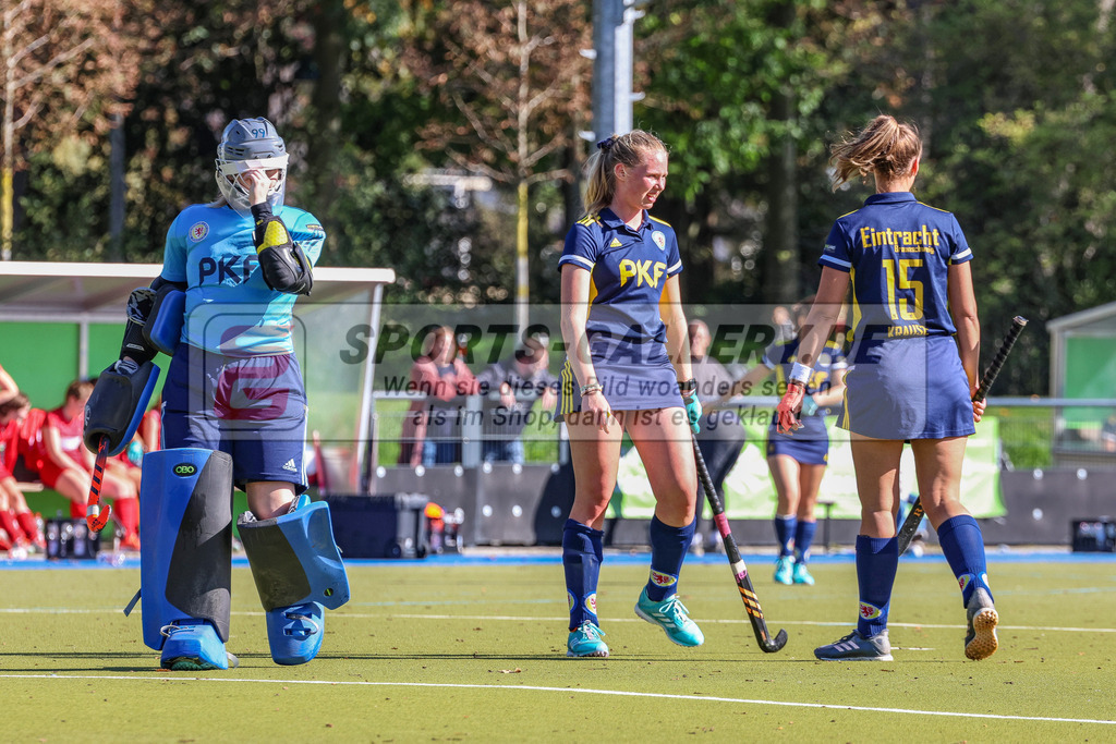 MJ_2022-10-09_Damen_DSD-Braunschweig-81 | Tina Weber (Eintracht Braunschweig #99) & Anna Viktoria Krause (Eintracht Braunschweig #15), DSD Düsseldorf - Eintracht Braunschweig am 9.10.2022 in der Hockeyanlage DSD, Düsseldorf