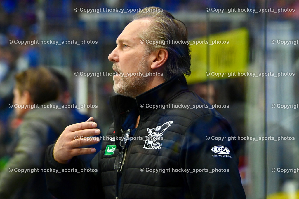 EC IDM Wärmepumpen VSV vs. STEINBACH BLACK WINGS LINZ | Headcoach EC VSV TUOMIE Tray, EC IDM Wärmepumpen VSV vs. STEINBACH BLACK WINGS LINZ, EC IDM Wärmepumpen VSV vs. STEINBACH BLACK WINGS LINZ am 25.10.2024 in Villach (Stadthalle Villach), Austria, (Photo by Bernd Stefan)