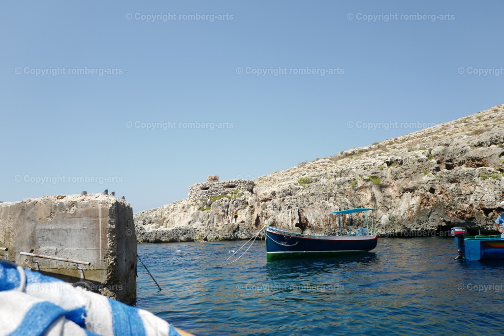 L1000961 | romberg-arts, romberg-arts.de, www.romberg-arts.de, Foto_Online_Shop, Julia Fuhrmann, Köln, Fotos, Fotografie, Fotokunst, Kunstdrucke, Naturfotos, Aktfotos, Nacktfotos, schwarz_weiß_Fotos, Blumenfotos, Blumen, Tiere, Beton, Korrosion, Lächeln, Drucke