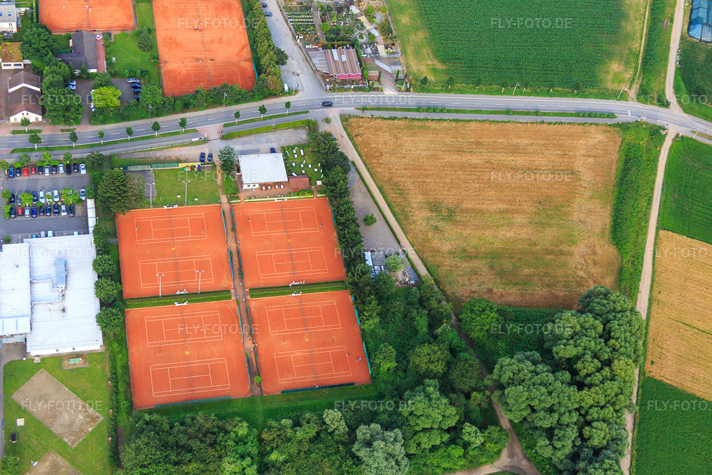Luftbild: Tennisplätze beidseits der Waildallee vom TV Grün-Weiss Weinheim 1970 e.V. bzw. Tennisclub Lützelsachsen sowie Tennishalle Lehr in Weinheim im Bundesland Baden-Württemberg in Deutschland.Foto: IMG_090703.jpg vom 04.07.2016 durch Werner Riehm/FLY-FOTO.dem TC LützelsachsenDie offizielle Webseite des TV Grün-Weiß Weinheim e. V. - Dein Tennisverein in Weinheim!Tennishalle Lehr Weinheim