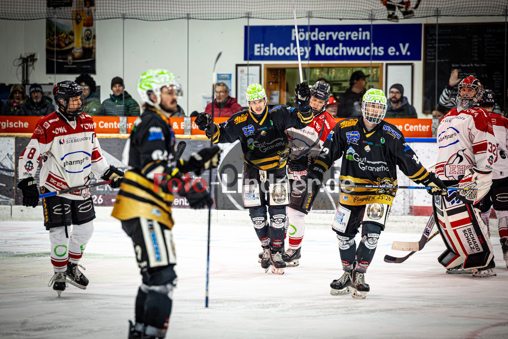 Peißenberg MINERS gegen EHC Königsbrunn LÖWEN | Eishockey Bayernliga 2025/26 Viertelfinale Spiel 4, Peißenberg MINERS gegen EHC Königsbrunn LÖWEN, 20260215,Torjubel Ryan MURPHY (MINERS 15),2026-02-15 in Peißenberg (flatbuy Arena Peißenberg), Tim BULLNHEIMER (EHC Königsbrunn 8), Marek HALODA (MINERS 64), Ryan MURPHY (MINERS 15), Jonas LAUTENBACHER (MINERS 12), Stefan VAJS (EHC Königsbrunn Goalie 32)Copyright: WolfgangxLindner www.foto-lindner.de