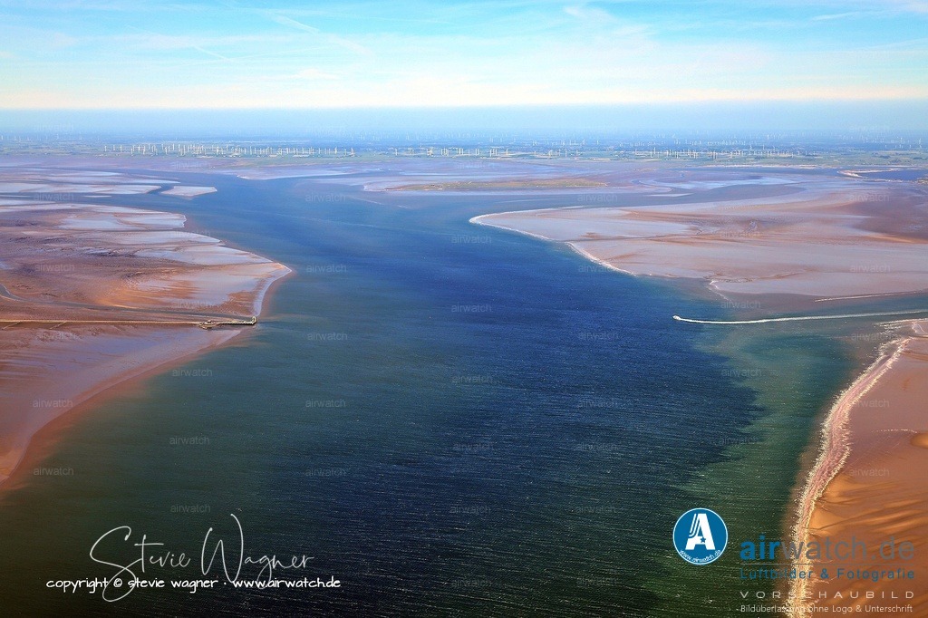 Halligen-Inseln-Weltnaturerbe-Wattenmeer-Mai-23-airwatch-wagner-240A3257 | Entdecken Sie atemberaubende Luftbilder und Fotografien auf airwatch.de - Tauchen Sie ein in eine Welt voller faszinierender Aufnahmen aus der Vogelperspektive.