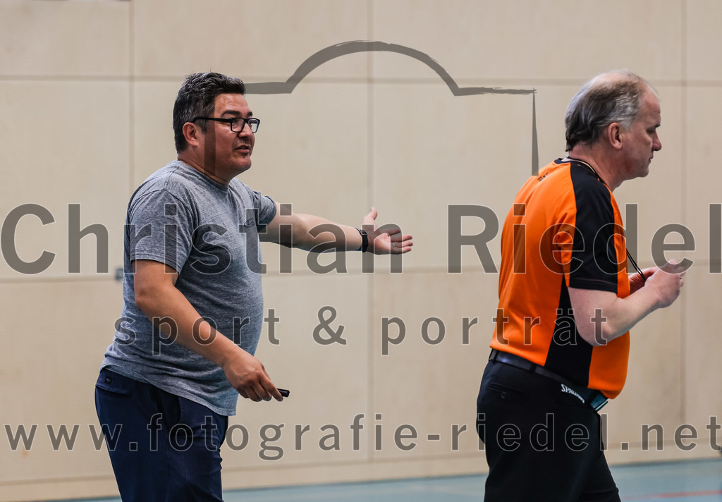 2022-05-01_001_TSV_Vaterstetten_gegen_DJK_Traunstein | Vaterstetten, Deutschland, 01.05.2022:
Basketball, Aufstiegsrunde zur Bayernliga 2021 / 2022, 5. Spieltag, TSV Vaterstetten gegen DJK Traunstein, Endergebnis: 87:79

Trainer Daniel Paz (TSV Vaterstetten)

Foto: Christian Riedel / fotografie-riedel.net