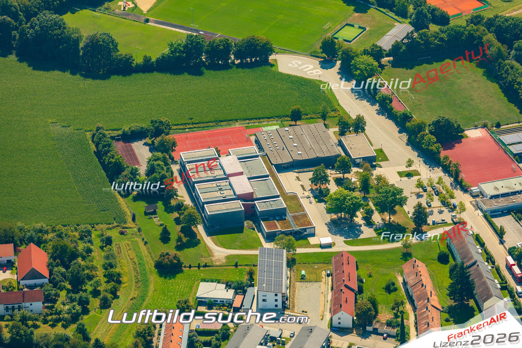 Luftaufnahme der Stadt Fürstenzell - Die Luftaufnahme wurde 2025 vom UL-Flugzeug heraus erstellt ( keine Drohne ) - Hochauflösende Luftaufnahme - für professionelle Ausdrucke geeignet. Die Geschenkidee !Mit Lizenz und Bildrechte bestellbar
