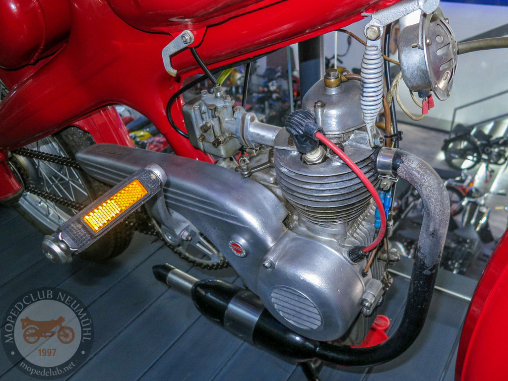 MopedmuseumNeumühl_151023_074 | Bildergalerie von Sport-Ereignissen aber auch von weiteren spannenden Dingen - nicht nur vom Niederrhein. In Anlehnung an den bekannten Spruch von Hanns Dieter Hüsch heißt das Motto: "Niederrhein ist überall".  - Realisiert mit Pictrs.com