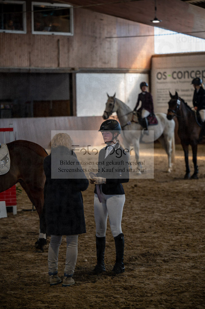 Hallenreittunier Voxtrup 2023 | Entdecke hochwertige Reitturnierfotos von Foto Oger. Professionell, emotional und authentisch – jetzt Lieblingsmomente im Shop bestellen.Deutschlandweite Turnierfotografie. - Realisiert mit Pictrs.com