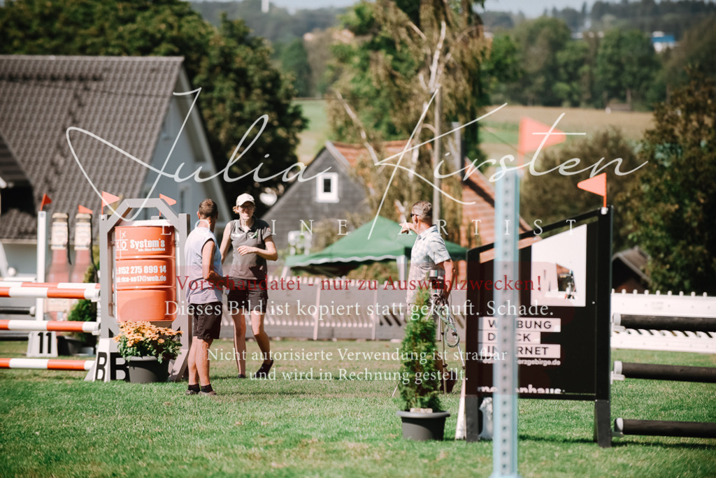 DSC_2993 | Pferde- und Turnierfotografie in Westsachsen. Pferdeportraits, Auftragszeichnungen und intuitive Kunst.