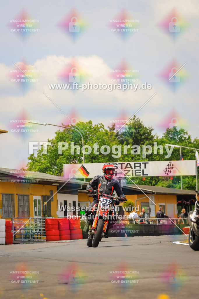 _DSK2430 | Hier findet Ihr Bilder von Touristenfahrten auf der Nürburgring Nordschleife oder von anderen Veranstaltungen die ich besucht habe. Viel Spass beim Durch Schauen 