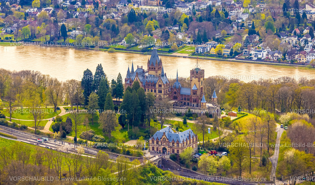 Koenigswinter220403711Drachenfels | Luftbild, Schloss Drachenburg mit Vorburg, Villa am Fluss Rhein, Königswinter, Rheinland, Nordrhein-Westfalen, Deutschland