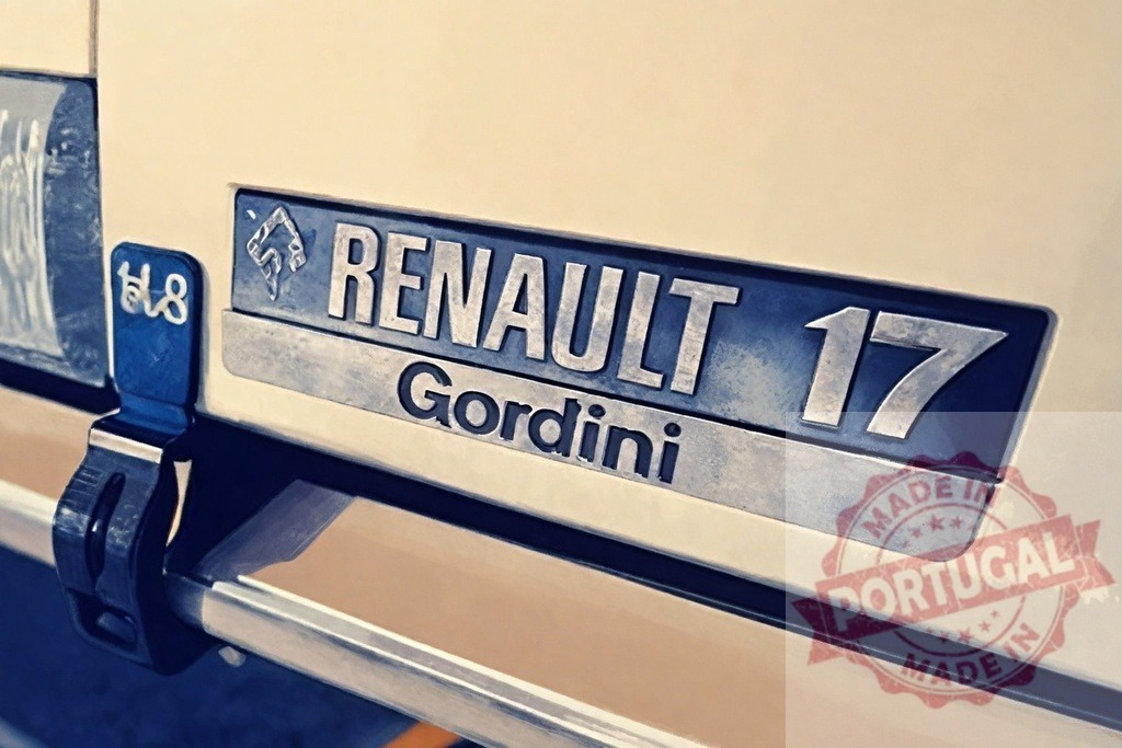 Renault 17 Gordini car badge showing brand and model | Chrome emblem on a Renault 17 Gordini focusing on classic automotive history - Realisiert mit Pictrs.com