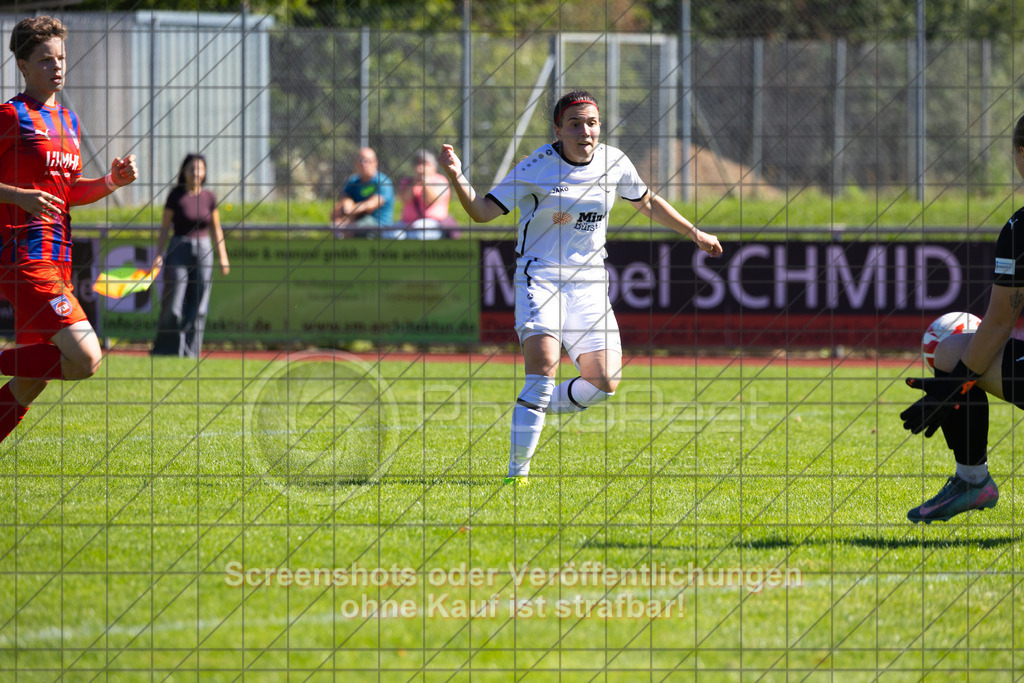 20260906_114450_0017_(c)_by_PhotoPeet | #,1.FC Donzdorf (weiß) vs. 1.FC Heidenheim 1846 (rot), Fußball, Frauen-Verbandspokal Gruppe 2, 2. Runde, Saison 2026/2027, Rasenplatz Lautertal Stadion, Süßener Straße 16, 73072 Donzdorf, 06.09.2026 - 11:00 Uhr,Foto: PhotoPeet / Sport- &amp; Eventfotografie / Peter Harich