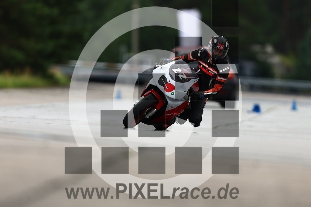 0022-20250726_01178 | Schöne Erinnerungen an spannende Momente - das festzuhalten ist unser Job. PIXELrace.de ist seit 2003 auf den Rennstrecken Europas unterwegs um die Action draußen beim Fahren und die wunderbare Stimmung imm Fahrerlager für euch einzufangen.