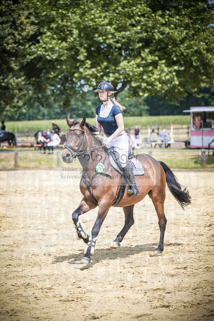 DOS_3295 | Entdecke hochwertige Reitturnierfotos von Foto Oger. Professionell, emotional und authentisch – jetzt Lieblingsmomente im Shop bestellen.Deutschlandweite Turnierfotografie. - Realisiert mit Pictrs.com