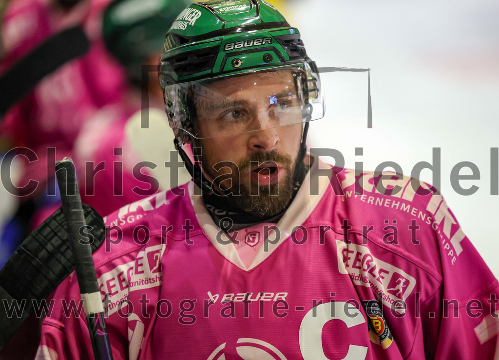 2025-10-28_123_TSV_Erding_gegen_Toelzer_Loewen | Erding, Deutschland, 28.10.2025:Eishockey, Oberliga Süd 2025 / 2026, 13. Spieltag, TSV Erding gegen Tölzer Löwen, Endergebnis: 2:5Philipp Michl (Erding Gladiators, #77)Foto: Christian Riedel / fotografie-riedel.net