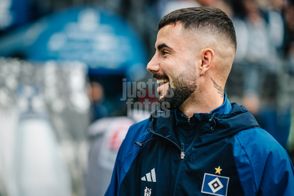 Fußball | Männer | Saison 2024/2025 | 2. Fußball-Bundesliga | 7. Spieltag | Hamburger SV vs. SC Paderborn 07 | 28.09.2024 | Marco Richter (#20, HSV) vor dem Spiel