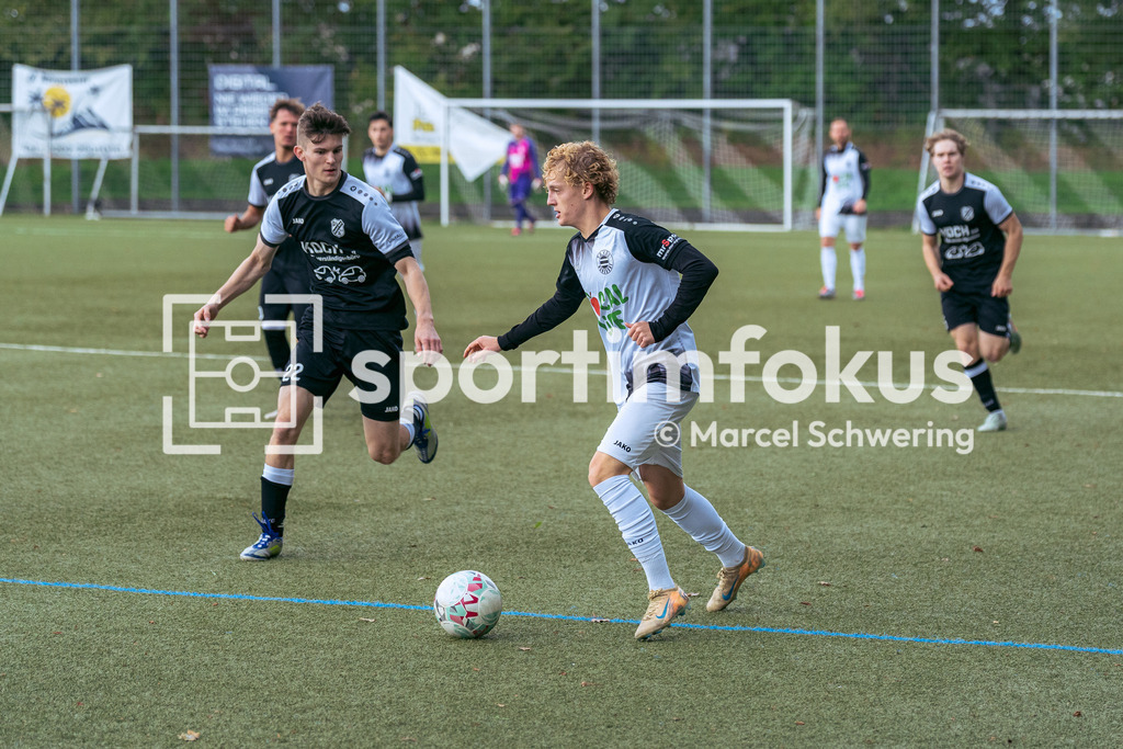 TSV 05 Ronsdorf – SSV Bergisch Born II | Hannes Jens Krüger (21, TSV 05 Ronsdorf) am Ball. Bezirksliga Niederrhein, Gruppe 2: TSV 05 Ronsdorf gegen SSV Bergisch Born II, Wuppertal, 11.10.2026. Endstand: 3:1. sportimfokus / Marcel Schwering - Realisiert mit Pictrs.com