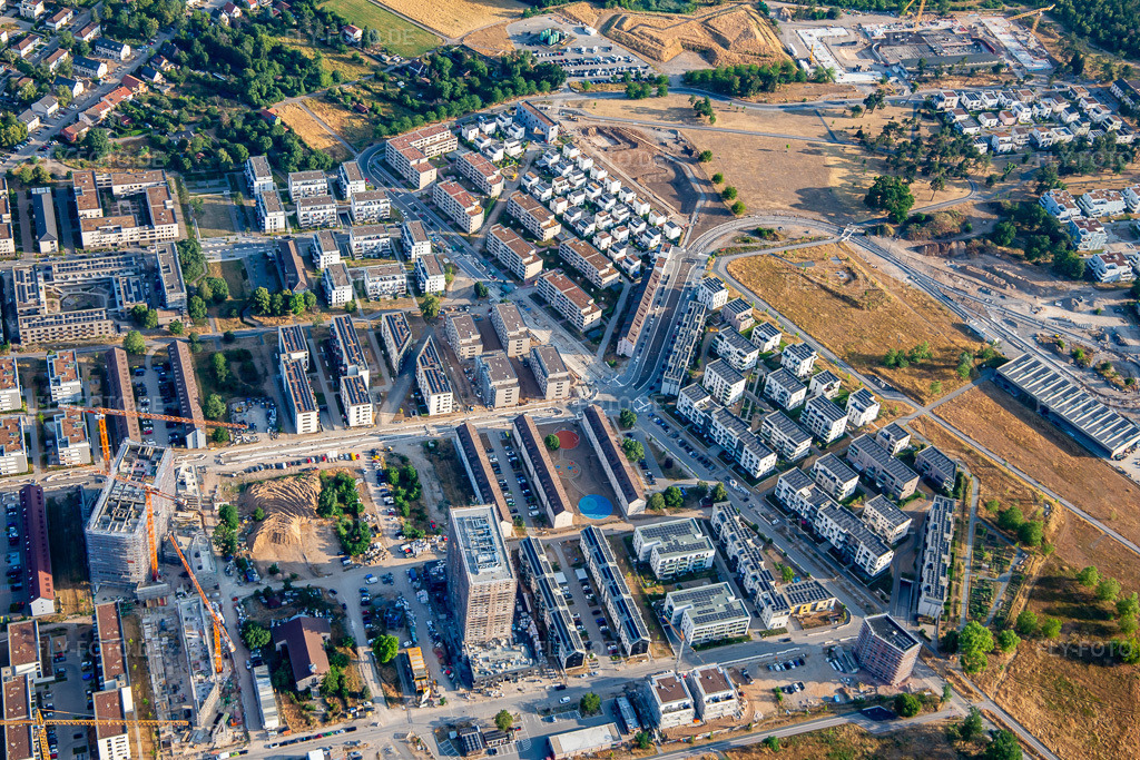 Luftbild: Abraham-Lincold-Allee im Ortsteil Käfertal in Mannheim im Bundesland Baden-Württemberg in Deutschland. Foto: IMG_136973.jpg vom 24.06.2023 durch Werner Riehm/FLY-FOTO.de