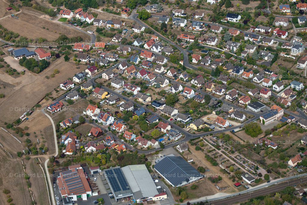 3904279 | SACKENBACH 20.09.2019 Wohngebiet einer Einfamilienhaus- Siedlung  in Sackenbach im Bundesland Bayern, Deutschland // Single-family residential area of settlement  in Sackenbach in the state Bavaria, Germany Foto: Gerhard Launer