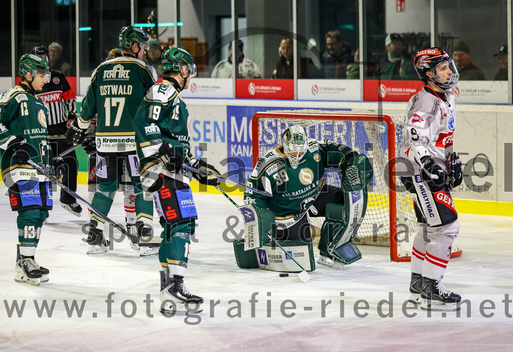 2025-12-14_041_TSV_Erding_gegen_ECDC_Memmingen_Indians | Erding, Deutschland, 14.12.2025:Eishockey, Oberliga Süd 2025 / 2026, 26. Spieltag, TSV Erding gegen ECDC Memmingen Indians, Endergebnis: 1:2Foto: Christian Riedel / fotografie-riedel.net