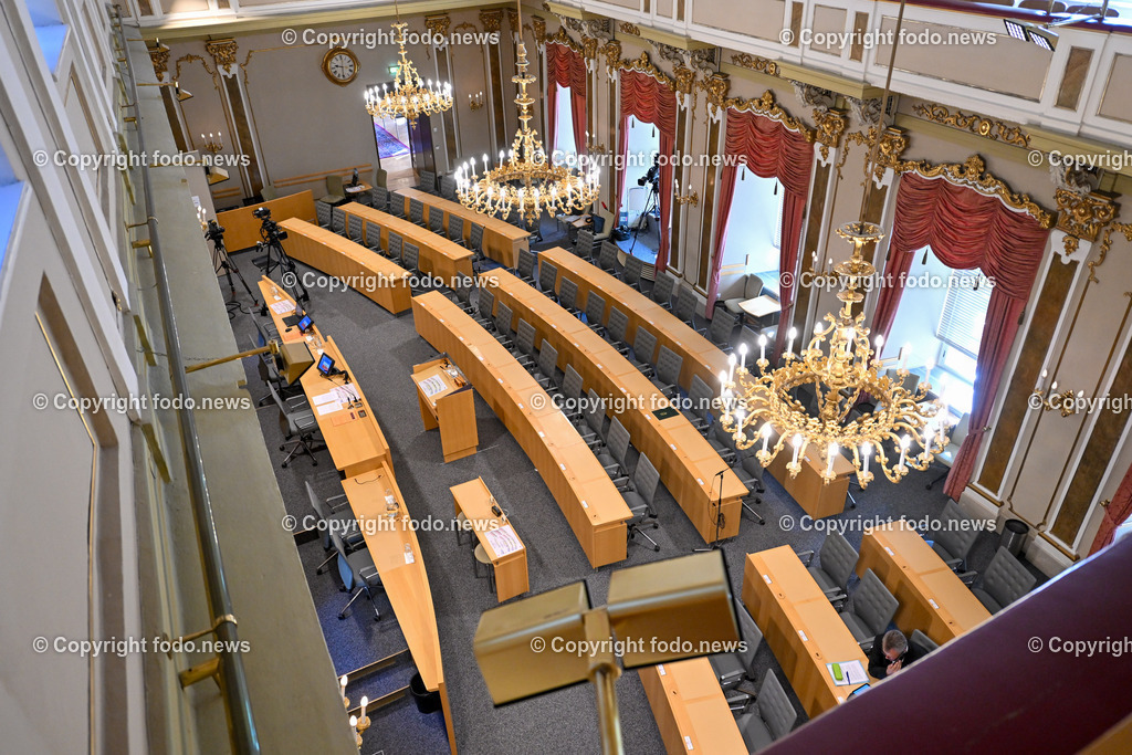 Landhaus Linz_ Promenade_ Landtagssitzung_ 11.04.2024-4 | 11.04.2024, Landhaus Linz AUT, Promenade, Landtagssitzung, im Bild Landtagssitzungssaal, Abgeordneten Plaetze, Rednerpult, Praesidentenplatz, Galerie