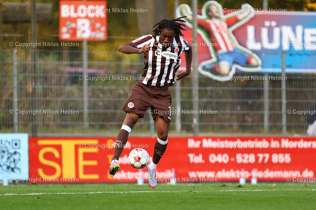 NH_FCStPauliU23_SVMeppen_RegionalligaNord_02112025 | #7 Romeo Aigbekaen (FC St. Pauli U23)Fußball I Herren I Regionalliga Nord I Saison 2025-2026 I 17. Spieltag I FC St. Pauli U23 - SV Meppen I 02.11.2025 I Edmund-Plambeck-Stadion