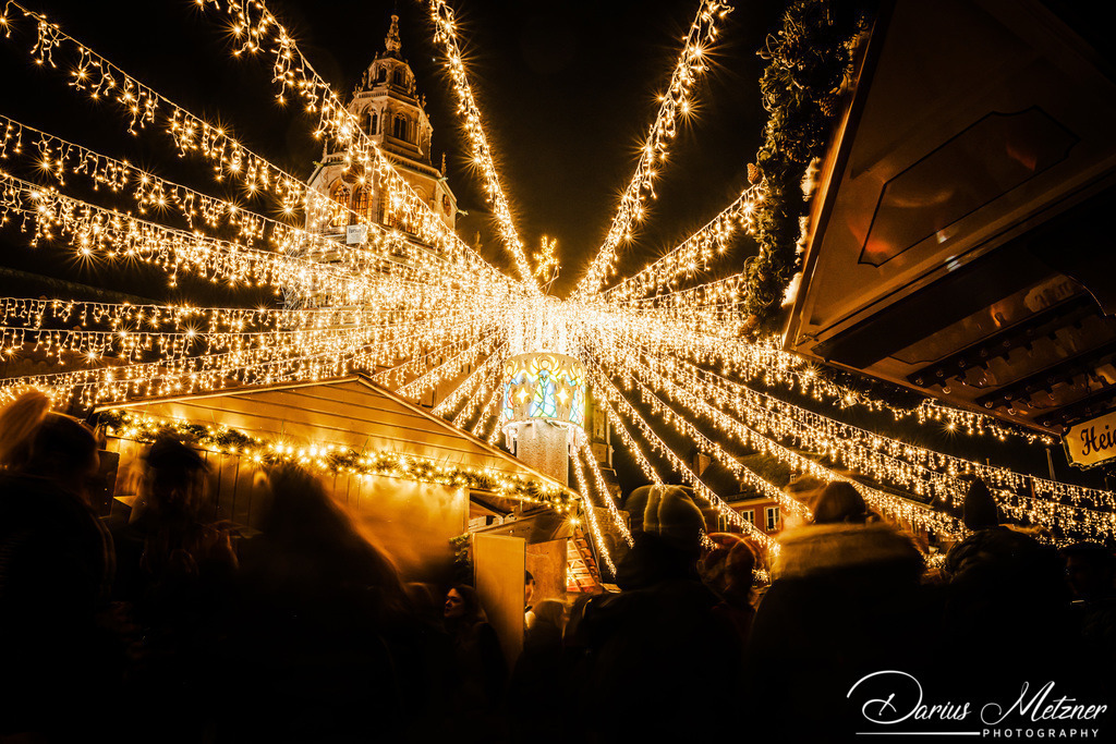 Der Weihnachtsmarkt in Mainz mit der Weihnachtsbeleuchtung  | Der Weihnachtsmarkt in Mainz mit der Weihnachtsbeleuchtung 