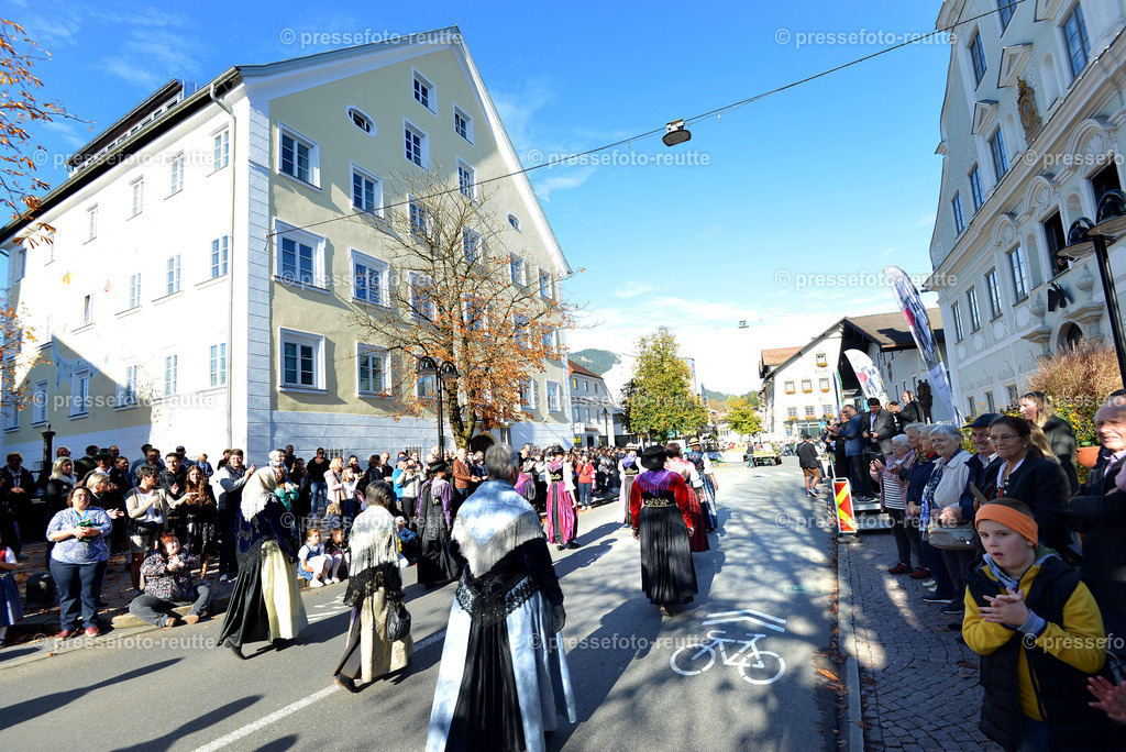 news-2022-Okt16-LJ_Erntedank_-TRACHTENFRAUEN-WTV_4835 | Info aus dem Bezirk Reutte/Ausserfern Tirol sowie eine umfangreiche Bilddatenbank über die gesamte Region: Lechtal, Talkessel Reutte, Tannheimertal, Zwischentoren. Lech, Plansee, Zugspitze, Grenztunnel, B179, Fernpassstraße, Verkehr, Lawinen, Tradition, - Realisiert mit Pictrs.com