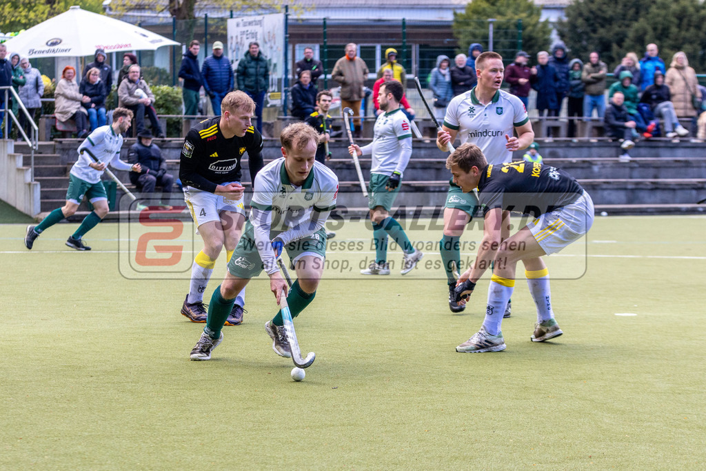 MJ_M_UHTC-HTHC_21.04.2024-17 | Michel Kammann (Uhlenhorst Mülheim #28), Uhlenhorst Mülheim - Harvestehuder THC am 21.4.2024 im Waldstadion, Mülheim a. d. Ruhr