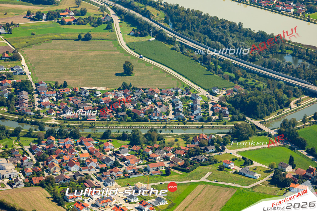 Das Luftbild zeigt : Kronberg Winhöring - Die Luftaufnahme wurde 2024 vom UL-Flugzeug aus erstellt ( keine Drohne ) - Hochauflösende Luftaufnahme - Für grossformatige Ausdrucke geeignet. Die Geschenkidee !Mit Lizenz und Bildrechte bestellbar