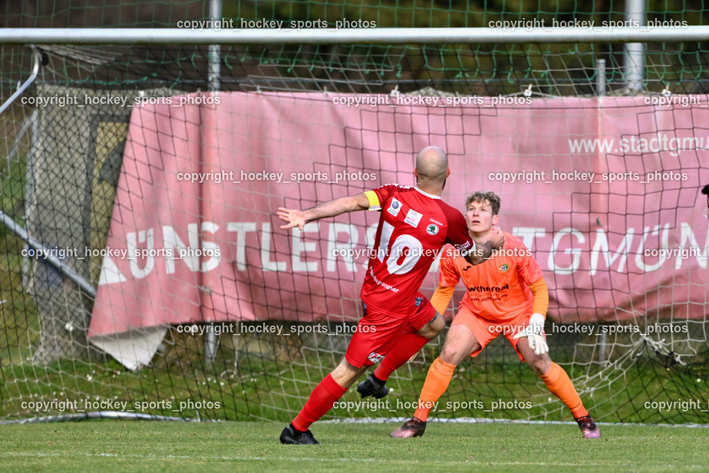 FC ASKÖ Gmünd vs. SV Rapid Lienz | #10 Dominik Müller Rapid Lienz, #21 Hannes Sagmeister FC Gmünd, FC ASKÖ Gmünd vs. SV Rapid Lienz, FC ASKÖ Gmünd vs. SV Rapid Lienz am 09.11.2025 in Ferlach (Ballspielhalle Ferlach), Austria, (Photo by Bernd Stefan)